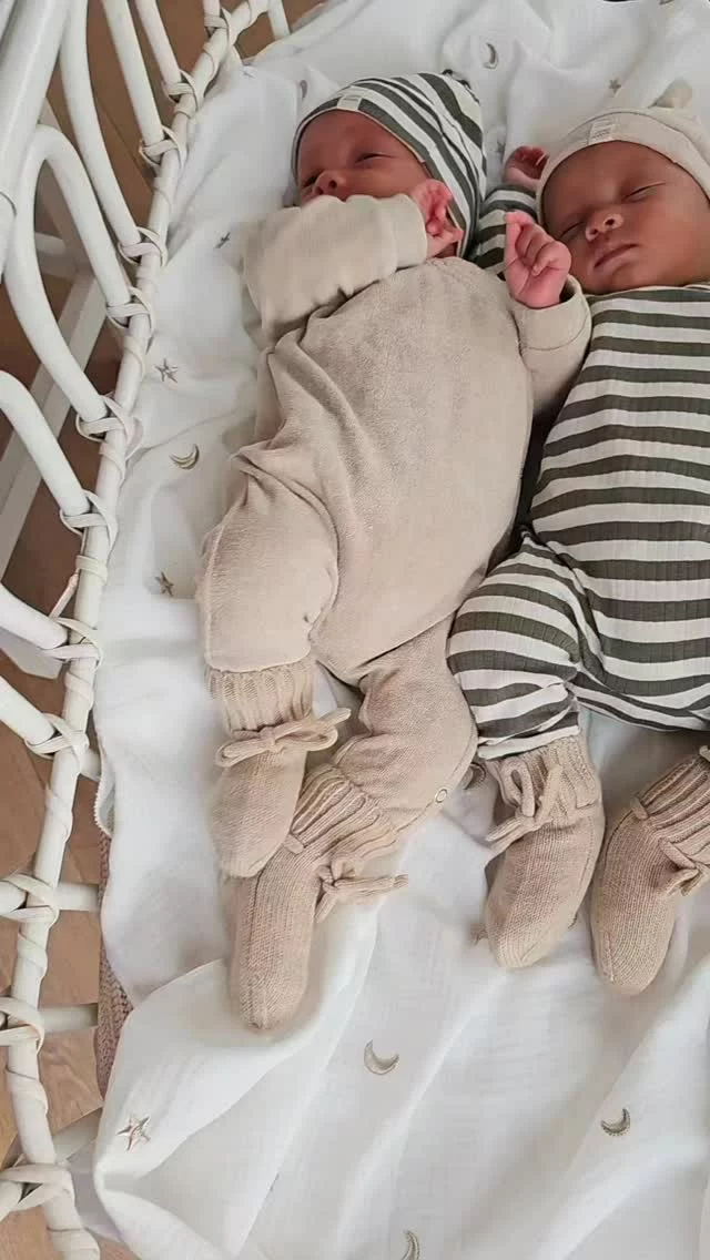 Baby boyKijk nou hoe lief vandaag kwam der een tweeling 🥰
Voor welk setje zou jij gaan?